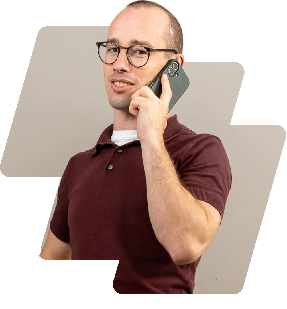 Edwin Hermkens van Wolfpack aan de telefoon