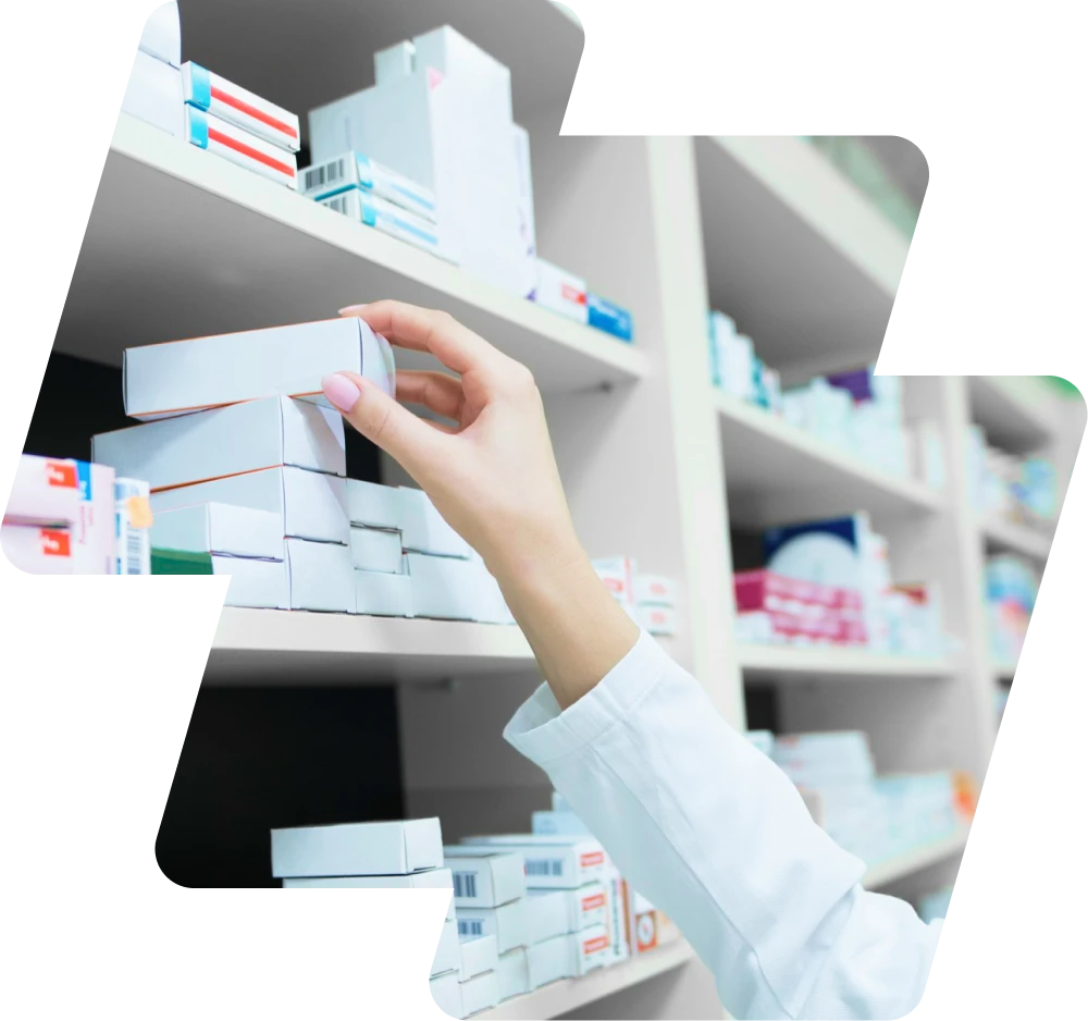Medicijnen in de schappen van een apotheek