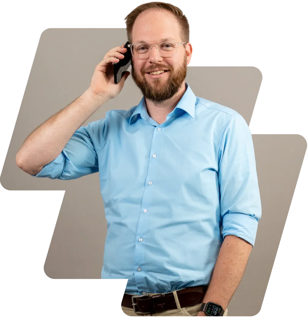 René le Clercq van Wolfpack aan de telefoon
