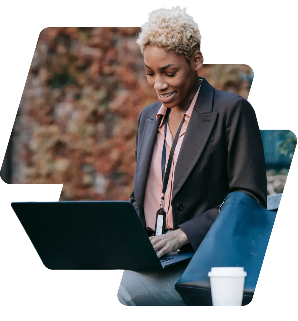 Professional aan het werk op een laptop